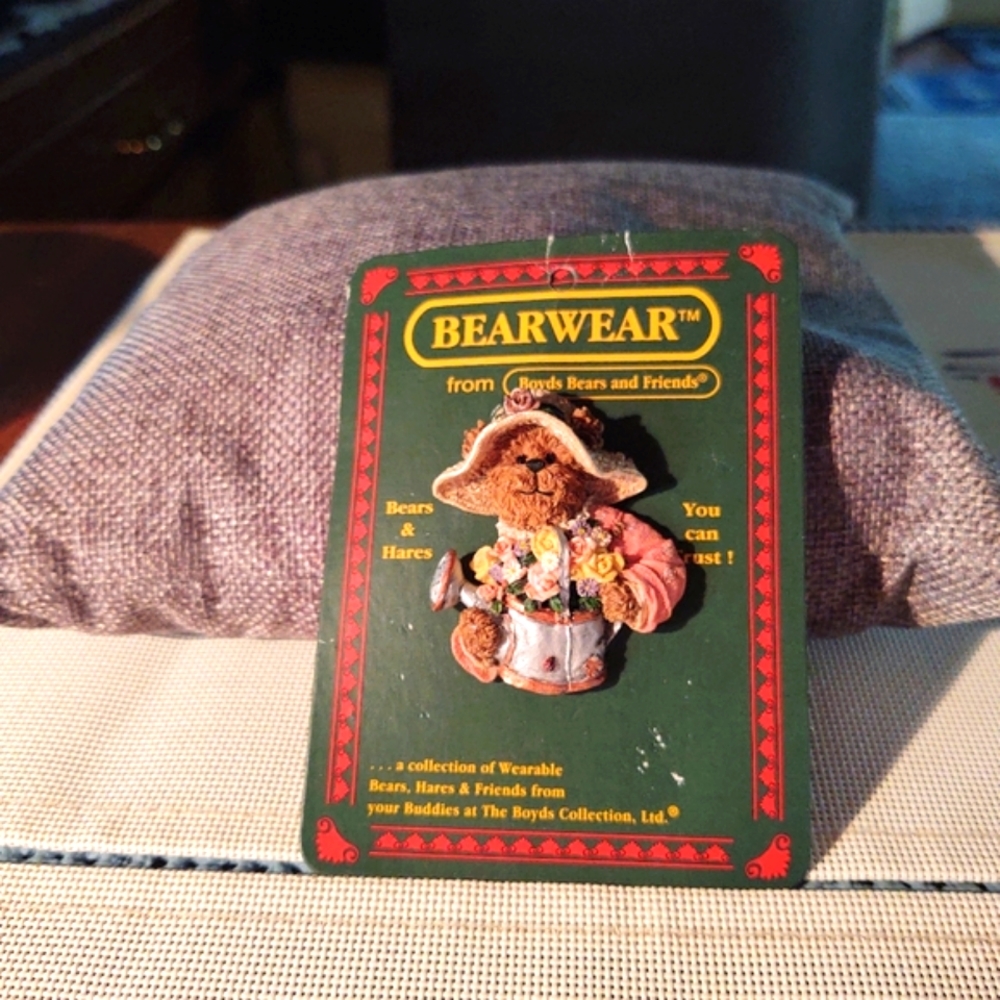 Boyds Bears Brooch Pin Eleanor
